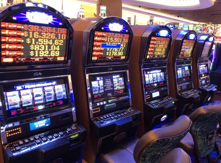 fastloto APP Myanmar ကစားသမား Android ဖုန်းဖြင့် Slots ကစားနေပုံ